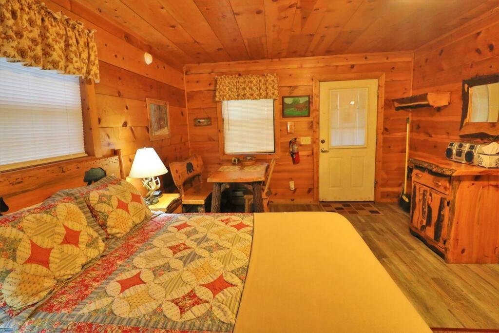 הלן Alpine Mountain Sweetheart Cabin Jacuzzi #8 מראה חיצוני תמונה